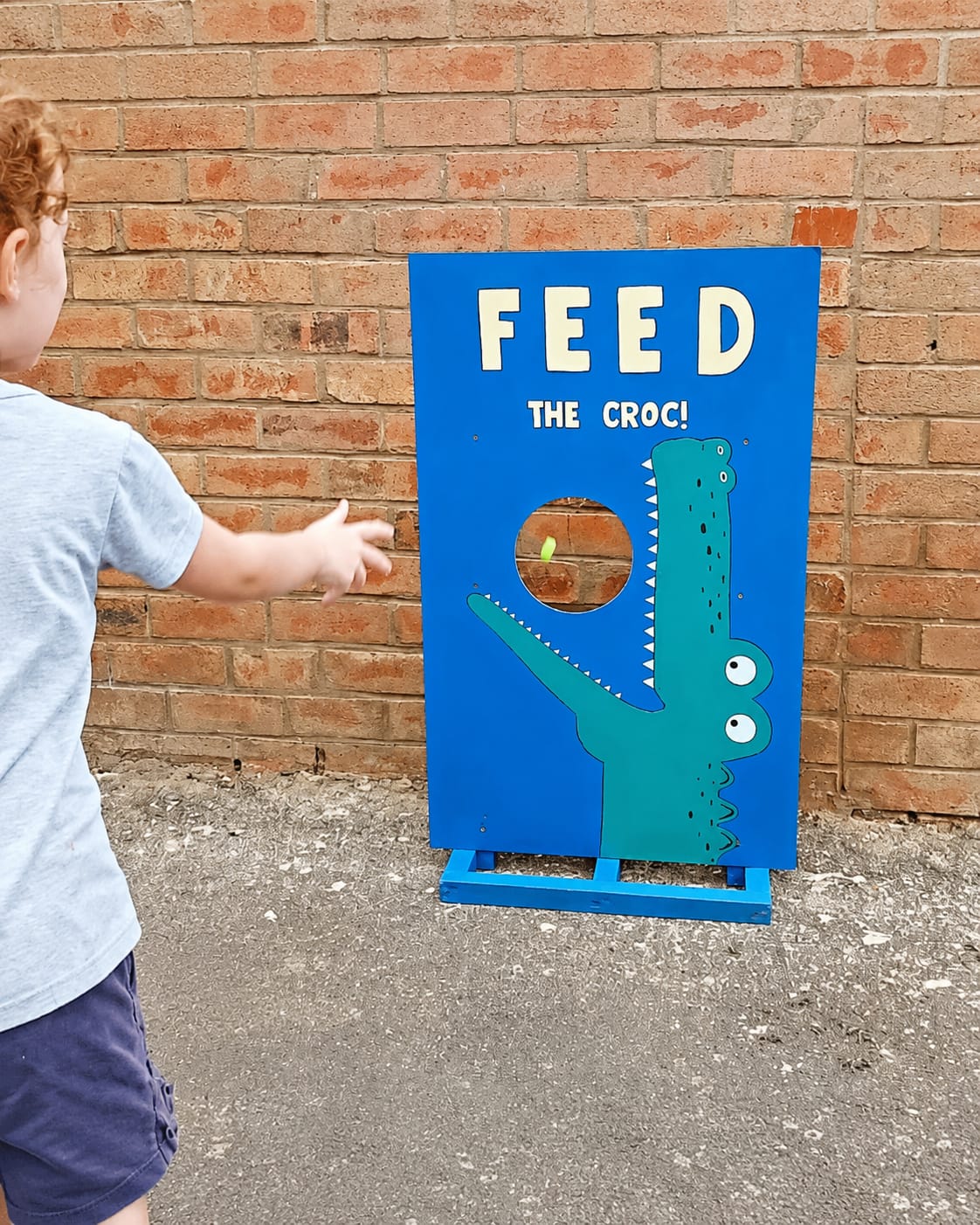 Feed the Croc! ball game